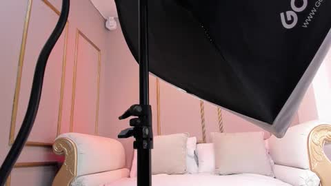 Z O E online show from December 18, 12:21 pm