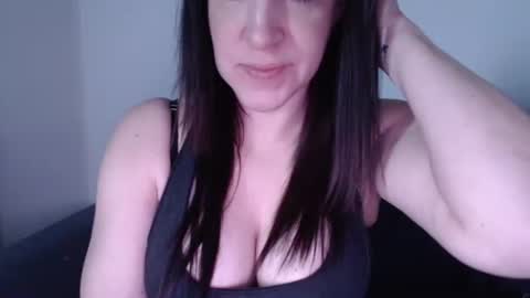 zoibee online show from February 12, 7:55 am