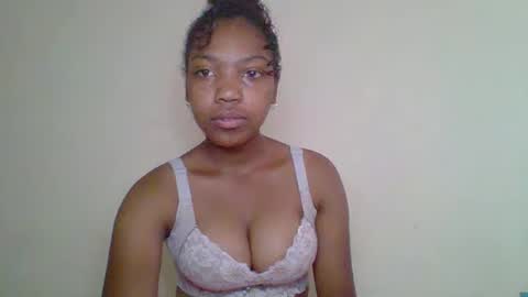 zyraelle_01 online show from May 8, 8:50 am