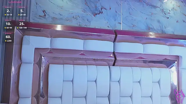 kinkylittlegirll online show from April 18, 2:58 am