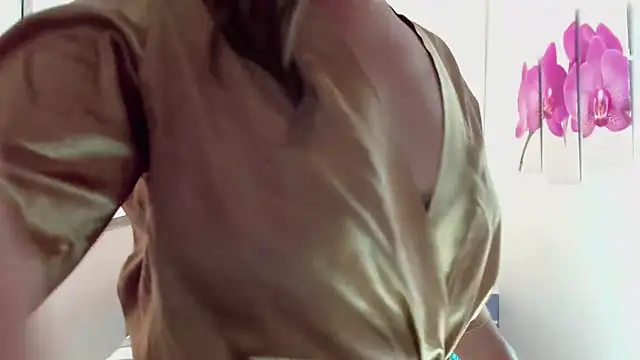 Abril Beltran  online show from January 31, 9:46 pm