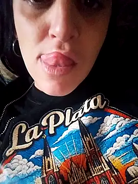 estefyzapata online show from May 6, 7:40 pm