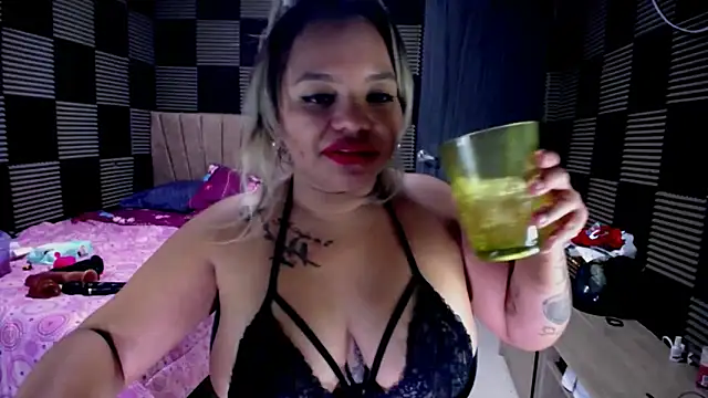 Sweeetgirll online show from June 28, 9:49 am