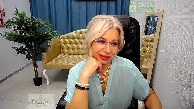 Dear Eva1 online show from November 11, 8:00 am