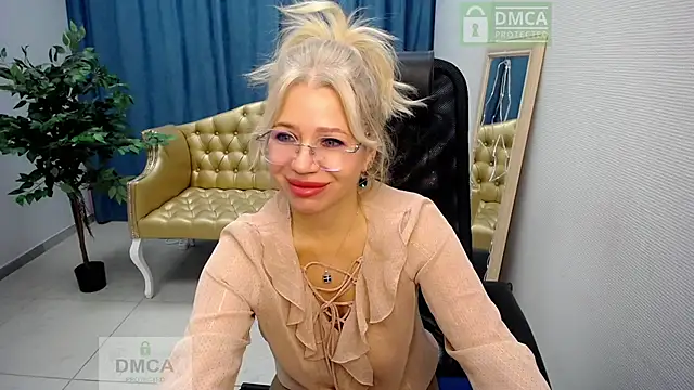 Dear Eva1 online show from November 17, 7:20 am