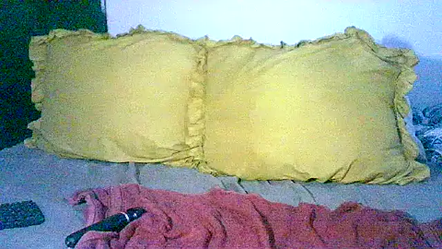 YELLOW BONE online show from October 10, 1:43 am