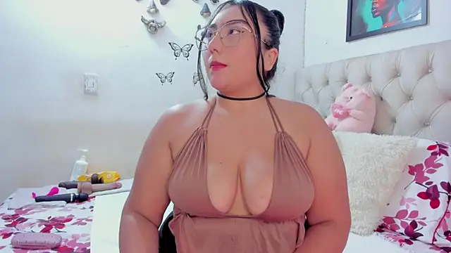 NayaWayne online show from July 30, 3:46 pm