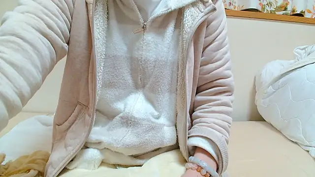 liliyRiSAcha-n online show from February 4, 8:17 am