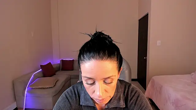 Kristen Garner online show from June 1, 8:21 pm