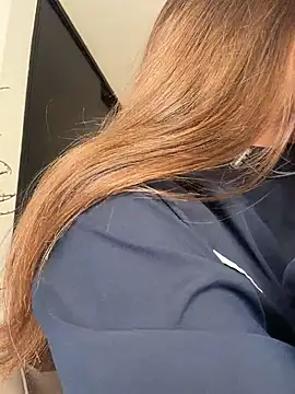 AmelieLaurent  online show from July 29, 1:38 am