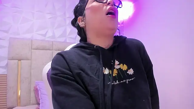 PauletteJ online show from February 25, 12:04 pm