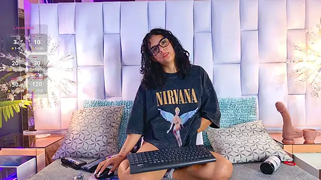 Iris Ross  online show from September 19, 1:10 pm