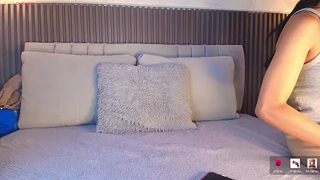 SHANONCLARK online show from February 15, 11:20 am