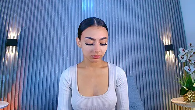 SHANONCLARK online show from April 13, 7:14 pm