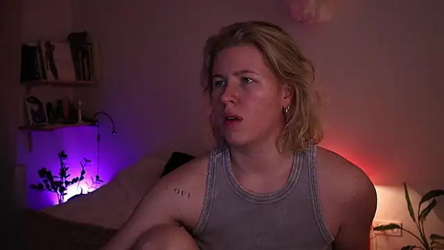 moonamii online show from December 17, 10:25 pm