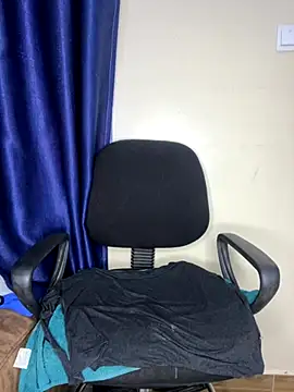 prettyvalleh online show from September 12, 4:57 am