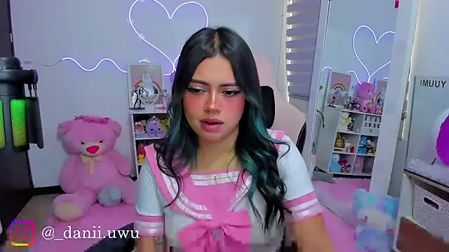 CuteDani  online show from March 6, 3:07 pm