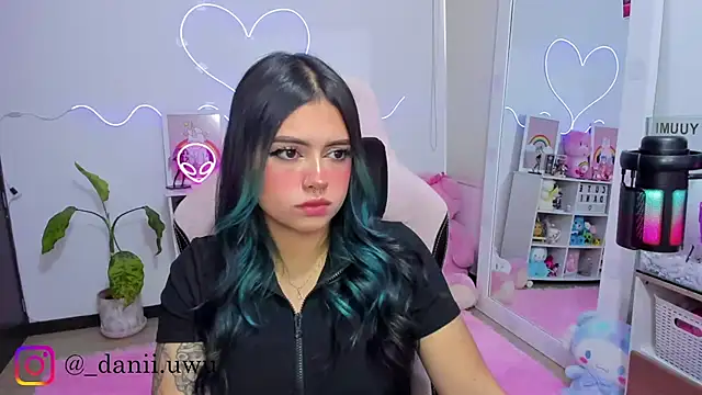 CuteDani  online show from February 11, 11:55 am