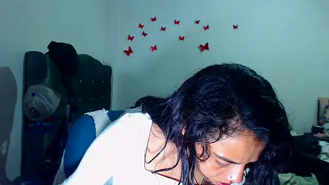 AmaraRoberts420 online show from December 5, 3:39 am