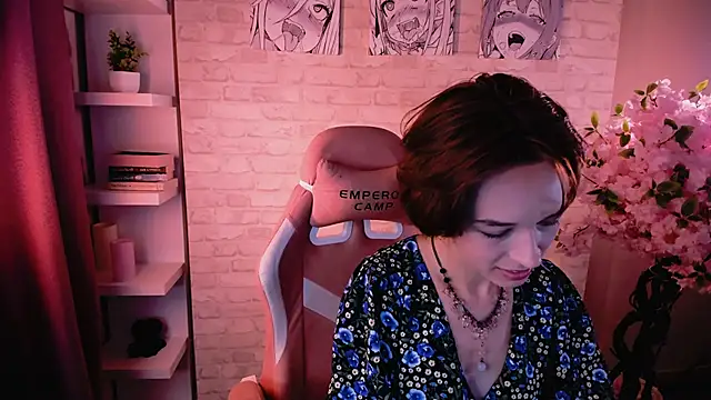 VivianLy  online show from September 10, 11:10 am