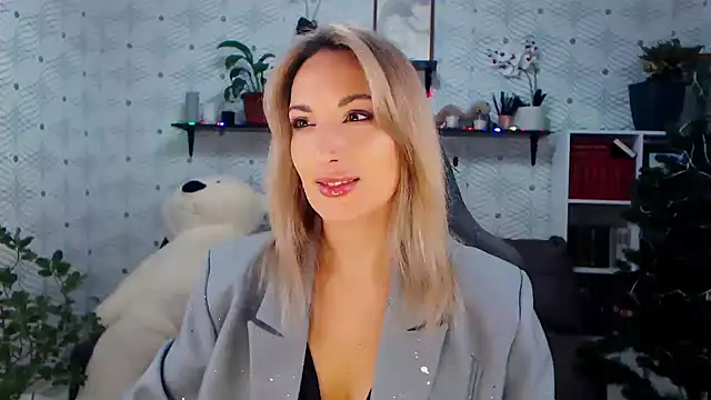 MillaXQueen online show from December 16, 3:29 pm