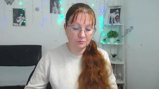 VanessaHotts online show from October 11, 5:12 am