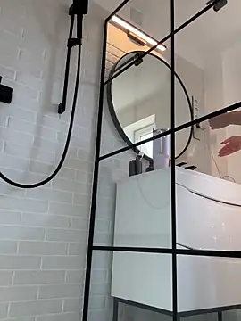 21sweetSunny online show from February 18, 9:52 am