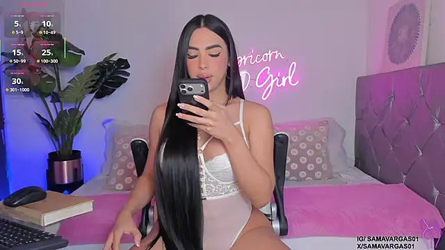 Korina Saenz01 online show from June 2, 7:59 pm