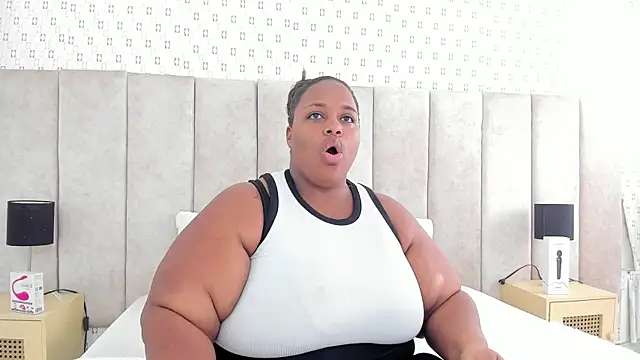 KiaraBrownn online show from October 9, 12:31 pm