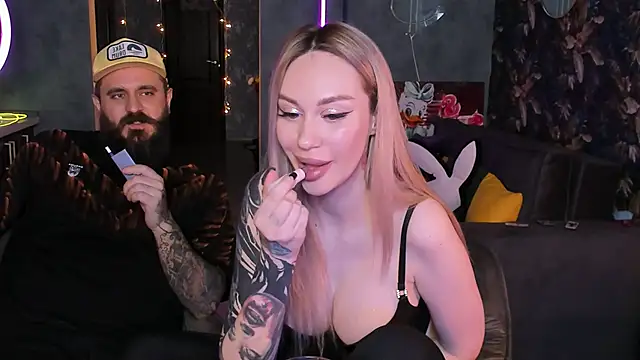 Blckmirrorr online show from December 17, 1:04 pm