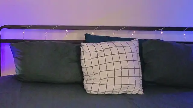 sinthiaroze online show from February 10, 4:43 pm