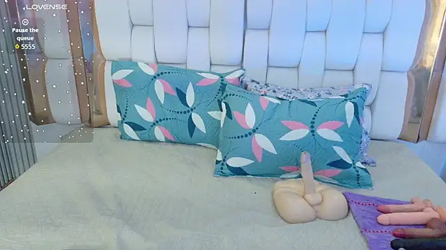 valkiria moore online show from March 22, 8:04 pm