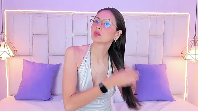 SarahSophia  online show from September 18, 11:31 am