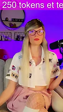 Kittychatte online show from April 18, 5:32 am