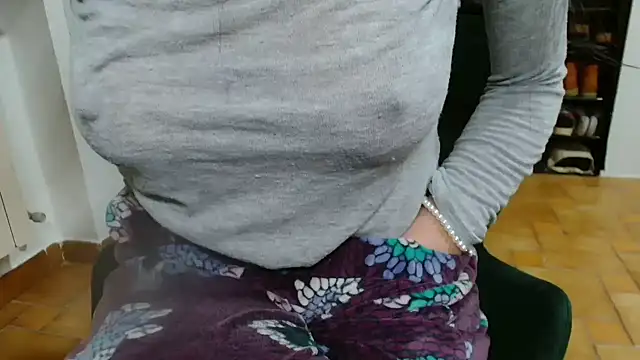 patatinahot87 online show from January 15, 5:08 pm