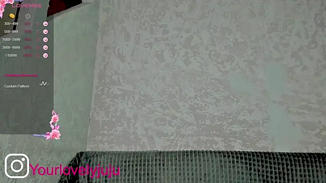 yourlovelyjul online show from November 6, 3:07 pm