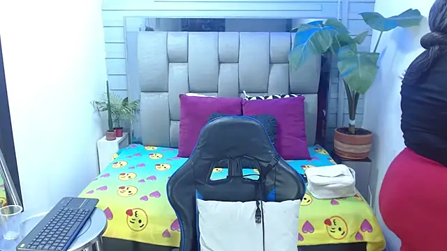 evelin zaens online show from April 15, 4:35 am