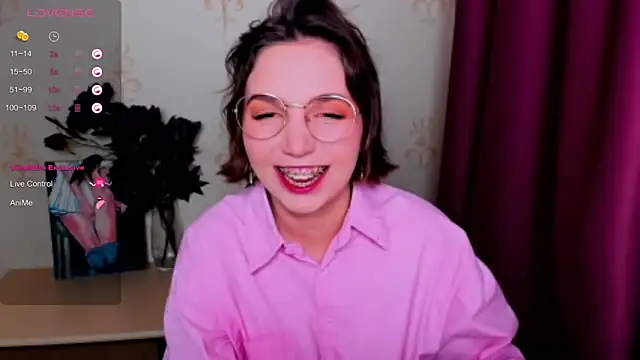 KindHazelHere  online show from September 29, 9:20 pm