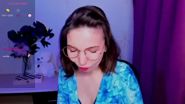 KindHazelHere  online show from April 18, 6:10 pm