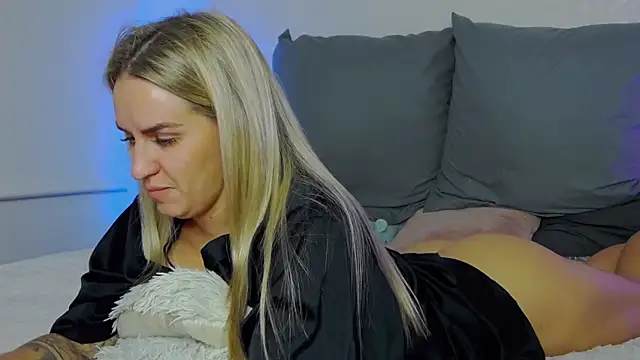 SofiJames online show from September 28, 7:47 am