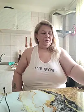 AriannaMilf online show from April 8, 9:00 am