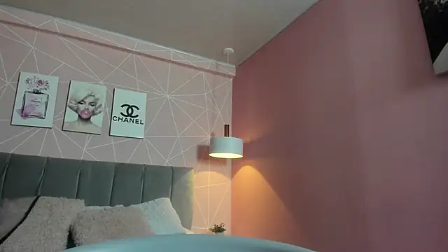 dolly zoe online show from September 18, 10:30 pm