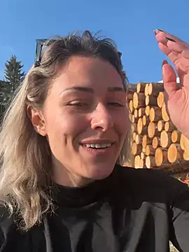 petrouchkaaa  online show from March 4, 2:45 pm