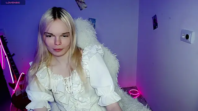 Emily Nyaffee online show from December 19, 3:48 pm