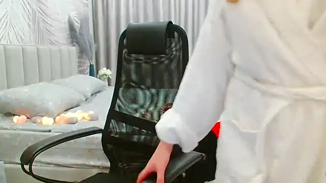 EveLove33 online show from March 11, 8:33 pm