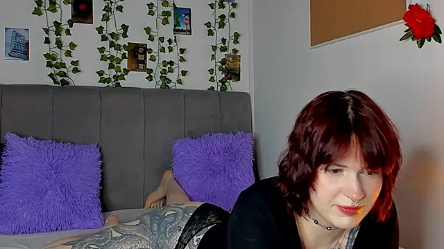 miss Lizzy online show from February 3, 1:27 am