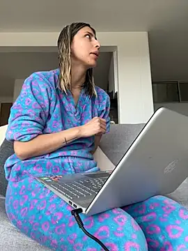 Ameellie online show from September 19, 4:17 pm