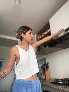 Ameellie online show from April 18, 3:25 pm