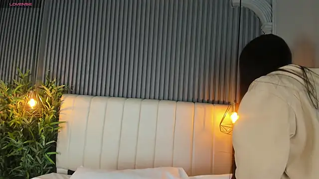 SaraRiley online show from December 1, 10:45 pm