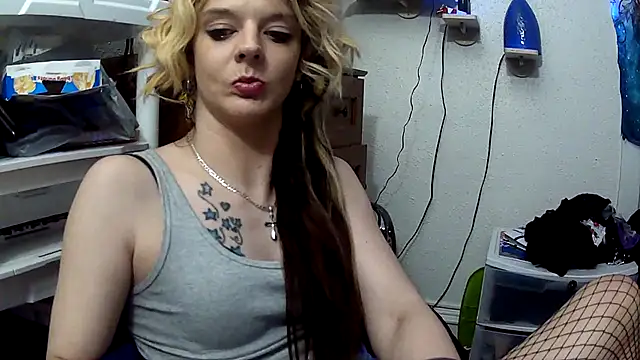 dangereyez0010 online show from April 1, 4:57 am